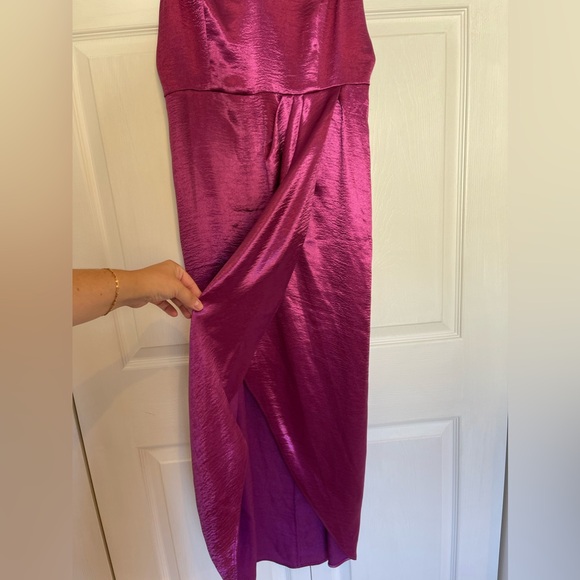 NWOT Express metallic fuchsia midi cocktail dress size medium - Picture 3 of 12